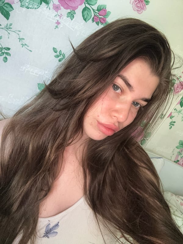 Lazy morning selfie session on floral bedding in Мещёры