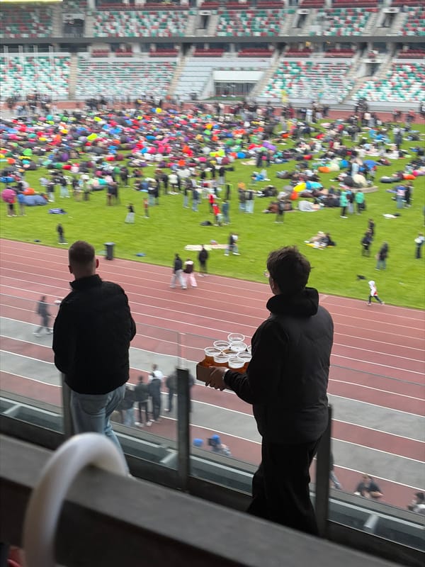 Crowds gather at Minsk stadium for PSG-Arsenal viewing party