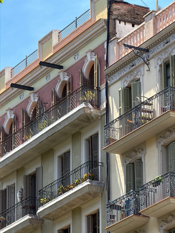 Ordinary afternoon moments documented across Barcelona neighborhoods