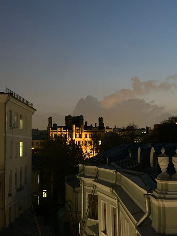 Evening art session documented across Moscow rooftops April 16