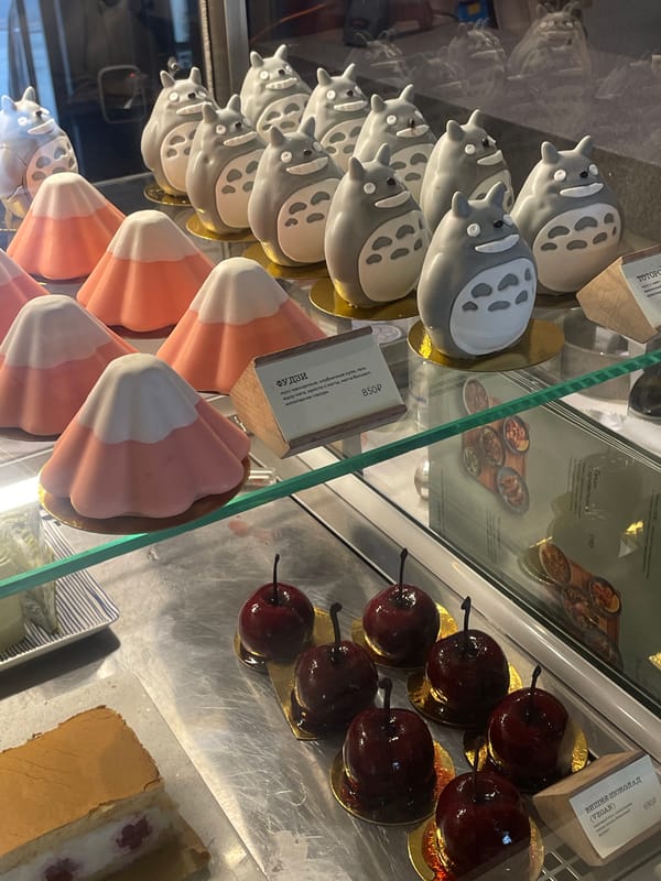 Woman documents Moscow bakery visit and cafe scene
