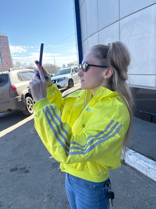 Woman spotted at various Izhevsk locations during morning hours