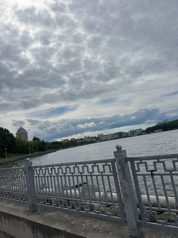 Hour-long documentation of Ternopil Pond waterfront under overcast skies