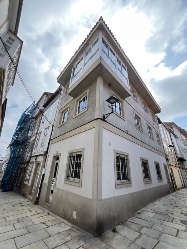 Tourist documents historic churches and gardens in A Coruña