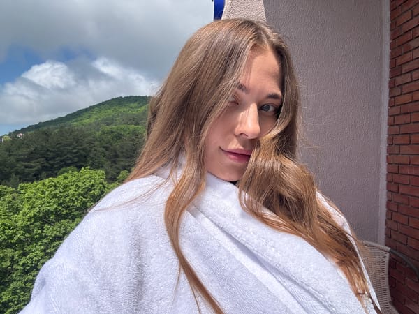 Woman in bathrobe spotted on balcony in Sosnovy, Russia