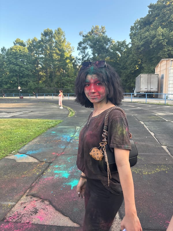 Color powder festival draws a crowd in Saratov