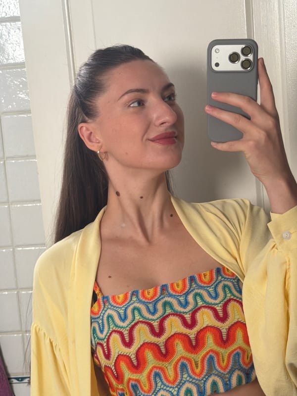 Bathroom selfies in Sharm El Sheikh, baby in tow