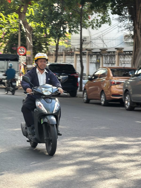 Street-level Nha Trang: vendors, scooters, and market life