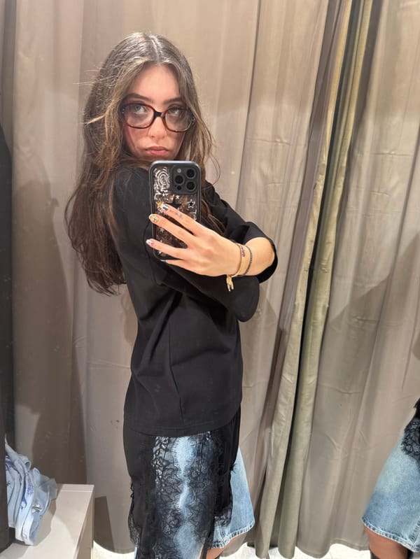 Woman tries on outfits, takes selfies in Puebla fitting room