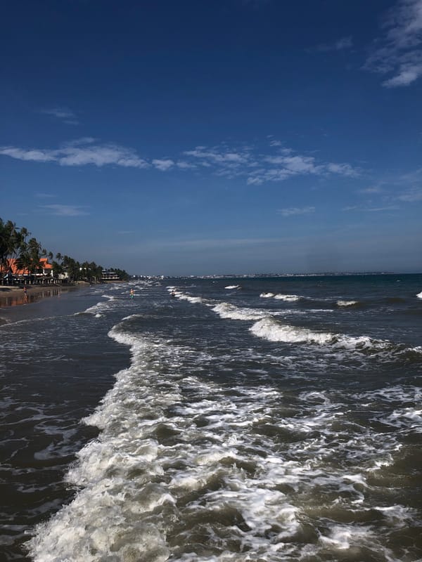 Mũi Né beachfront life on a sunny morning