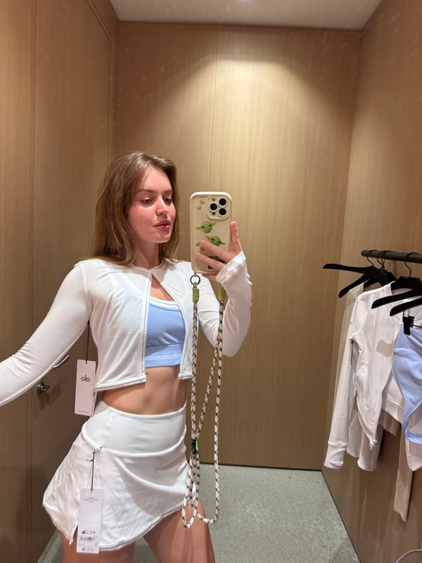 Woman takes fitting room selfies in Rome store