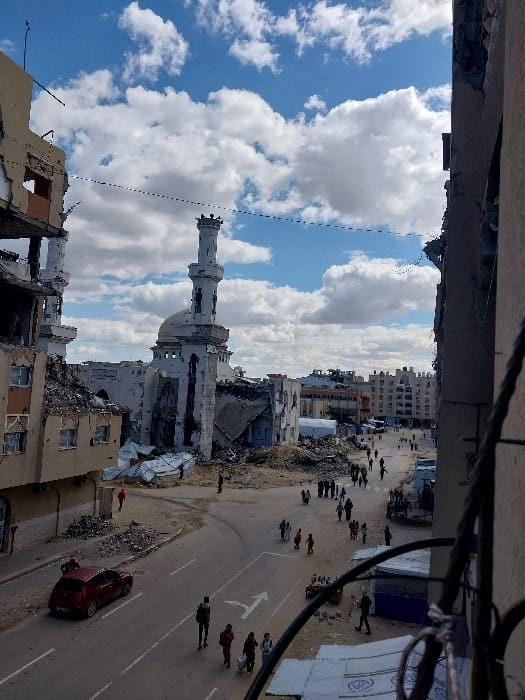 Daily life continues amid destruction in Khan Yunis