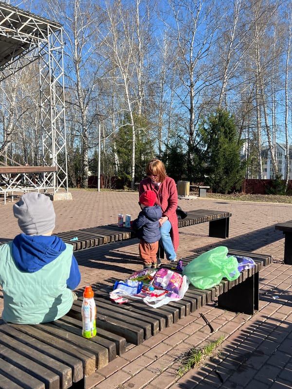 Family visit documented at Russian sanatorium amid spring blooms