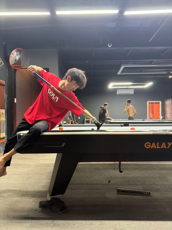 Man visits indoor recreation facility in Đà Nẵng, Vietnam