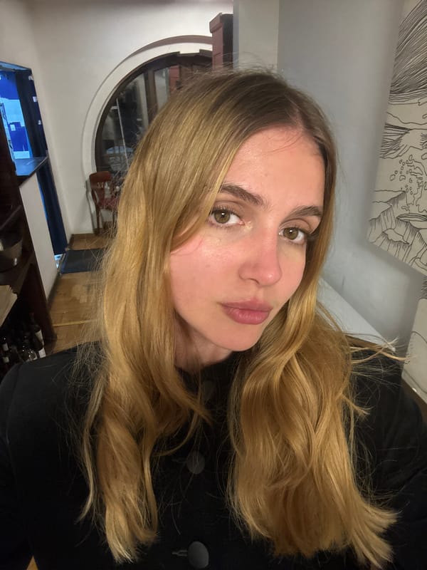 Woman documents evening out in Batumi through selfies and scenes