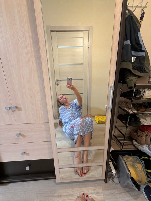 Pajama selfie session with pizza, bedroom in Izhevsk