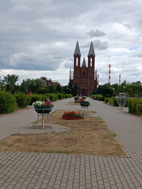 Afternoon on Svietlahorsk's main pedestrian promenade
