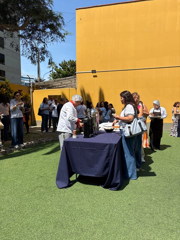 Outdoor catering event draws crowds in sunny Miraflores