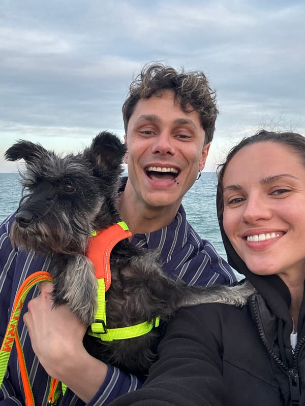 Couple takes selfie with dog in Badalona