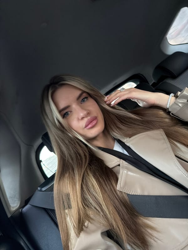 Woman in trench coat observed in vehicle in Berlin