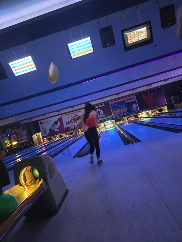 Evening bowling session captured at Pleven alley