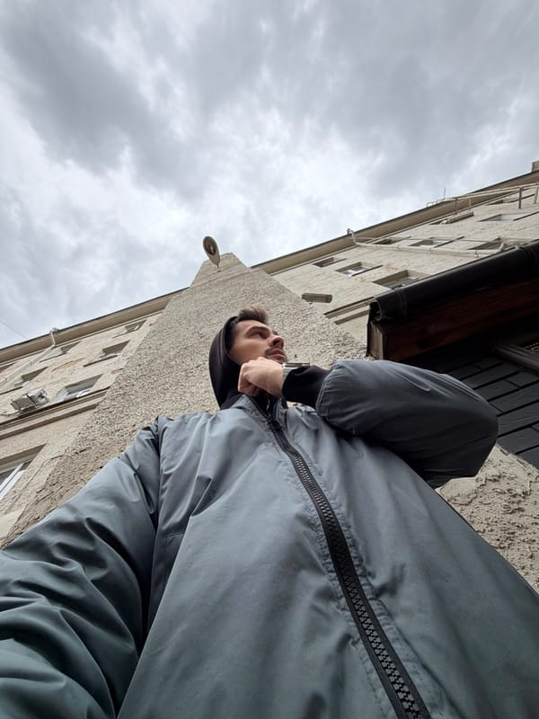 Man observed at multiple Krasnoyarsk locations within minutes