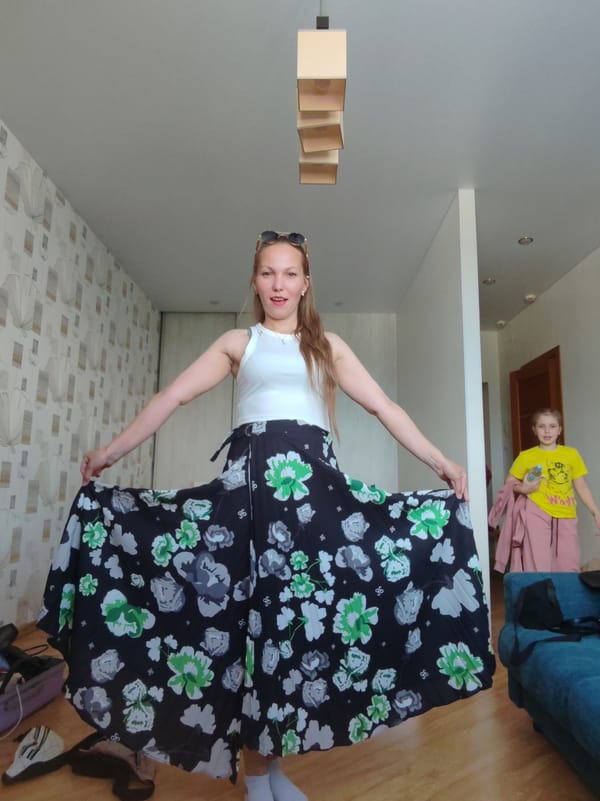 Woman documents morning routine across Syktyvkar, Russia
