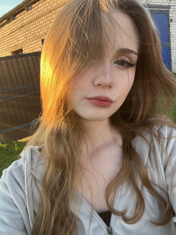 Golden hour selfie and a relaxed pose in Ashkadar
