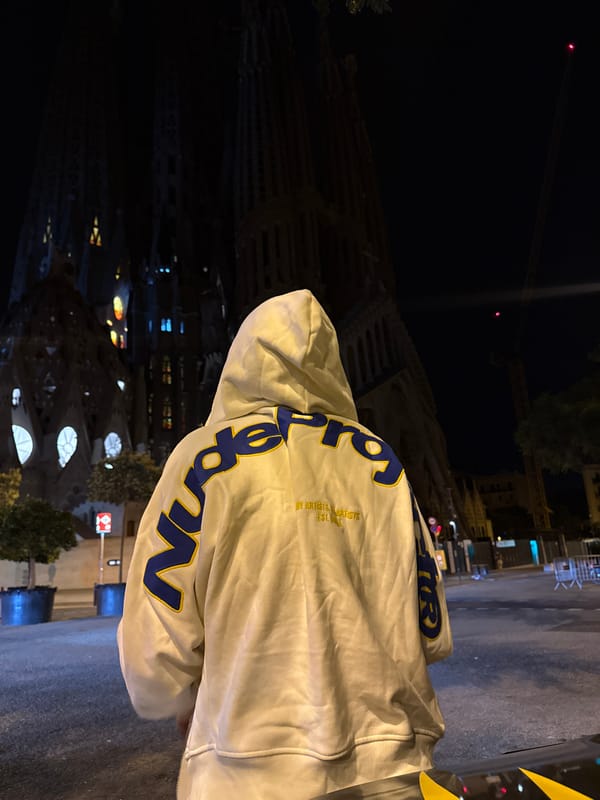 Night stop at Sagrada Família, hoodie in the foreground