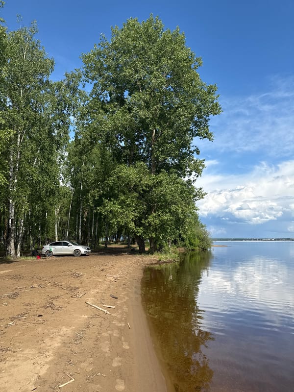 Visitor documents afternoon lakeside stop in Noviy, Russia