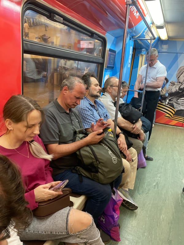 Rush hour on the Moscow Metro, red line