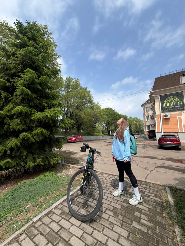 Tourist documents early morning visit to Birobidzhan landmarks