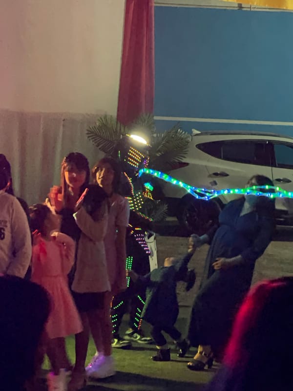 Late-night engagement party celebrated outdoors in Alto Hospicio, Chile