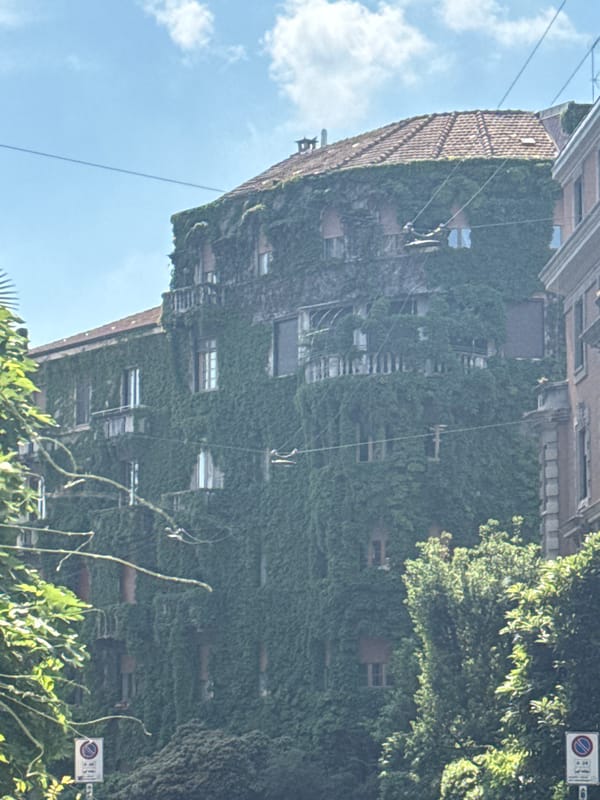 Milan architectural tour documented in six-minute photo sequence