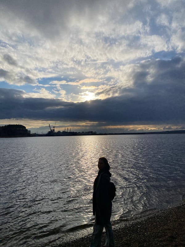 Afternoon waterfront visit documented in Chaikovsky, Russia