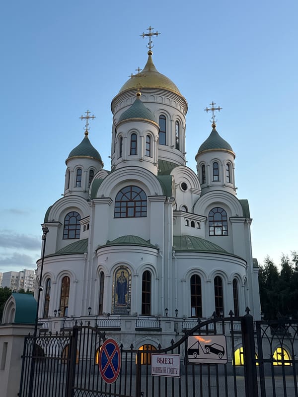 Quiet Moscow evening: churches, streets, and a lakeside sunset