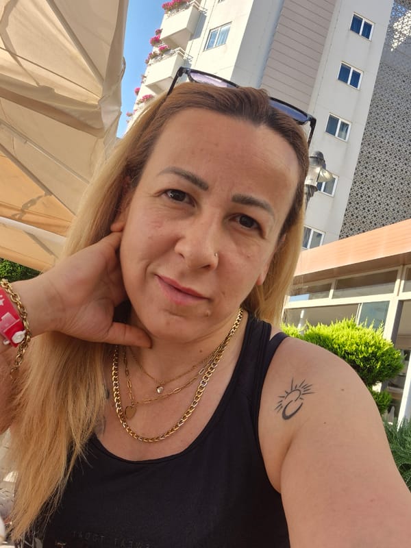 Poolside downtime at a resort, selfies and spring water