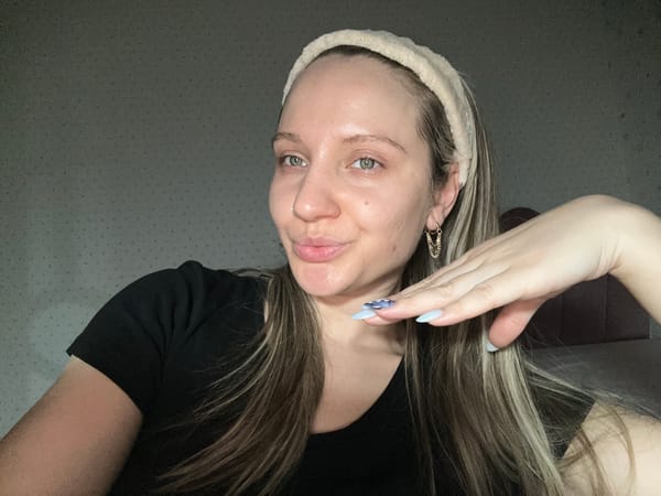 Istanbul residents share selfies and cooking moments Sunday evening