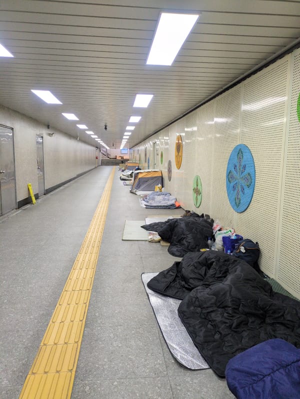 Early morning Seoul scenes captured across multiple locations