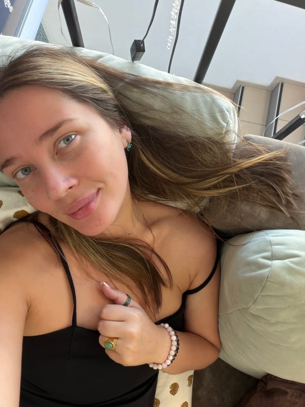 Morning selfie session in a Chaikovsky apartment