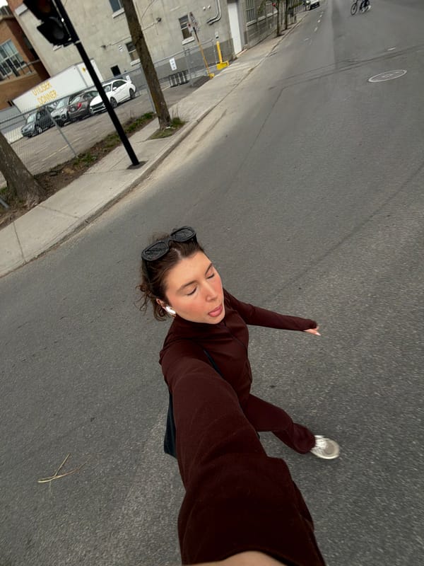 Woman spotted walking downtown Montreal, visiting fitness studio