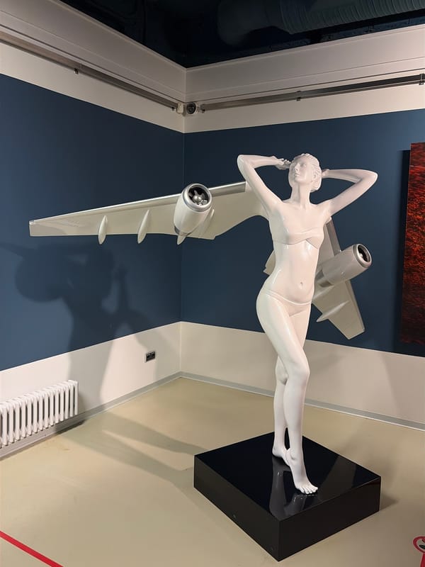 Saint Petersburg gallery showcases sculpture, painting, and digital installation art