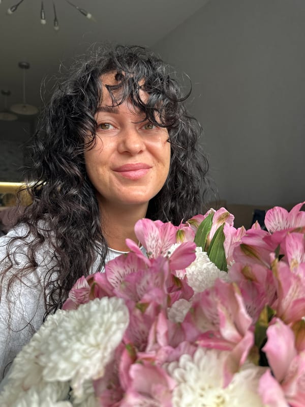 A fresh bouquet of pink and white flowers in Irkutsk