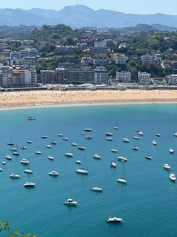 La Concha Beach buzzing on a bright San Sebastián morning