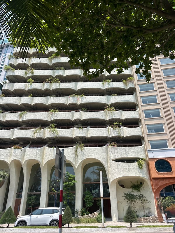 Morning street scenes documented in Bắc Nha Trang, Vietnam