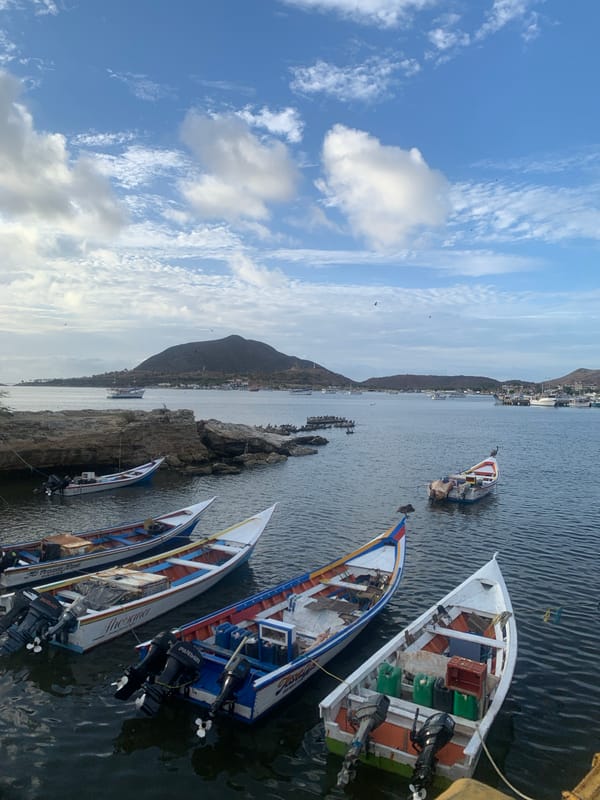 Quiet afternoon at Juan Griego's harbor, boats and paddleboarders
