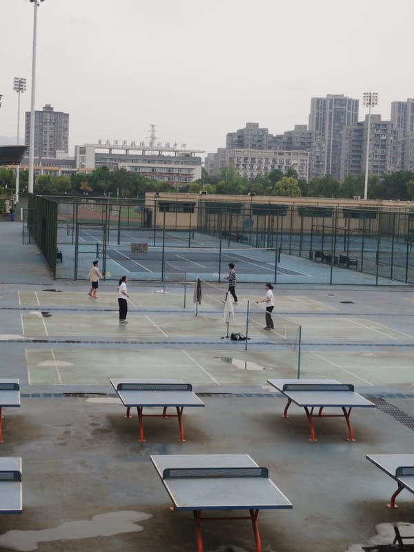 Morning life documented across Chongqing High-tech Zone