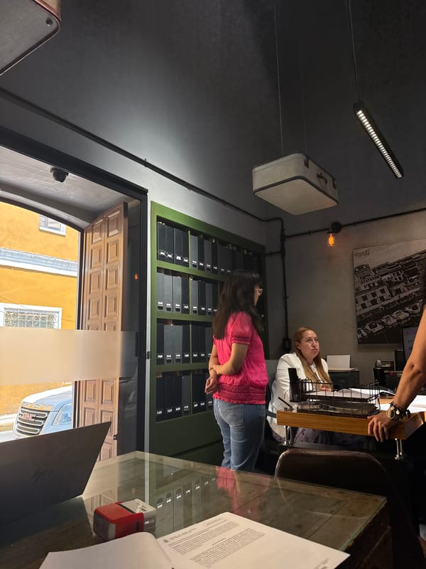 Casual cafe visit documented in Apetatitlán, Mexico