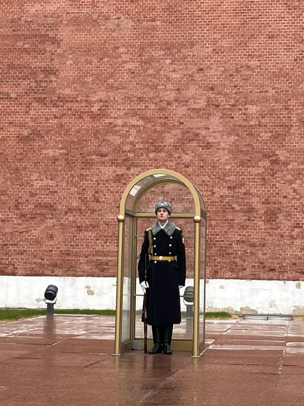 Tourist captures routine scenes around Moscow's Red Square