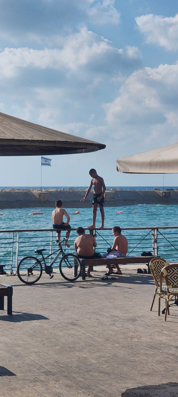Tel Aviv coastline: beach boardwalk to urban edge